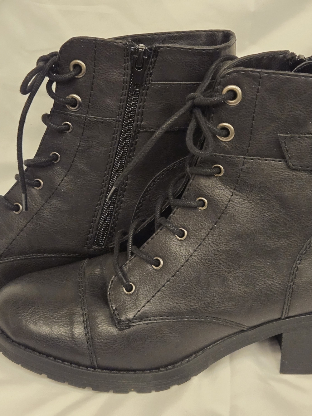 Sz 9 Black Lace-Up Ankle Boots - Women